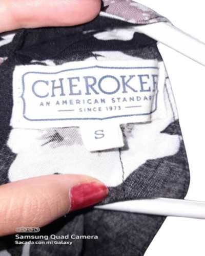 Polera Negra/Flores Cherokee Talla S Nueva