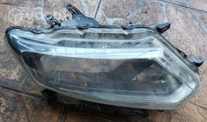 Optico derecho Xtrail 2017 2022 detalle mínimo