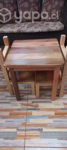 Conjunto de mesitas de madera 2 sillas