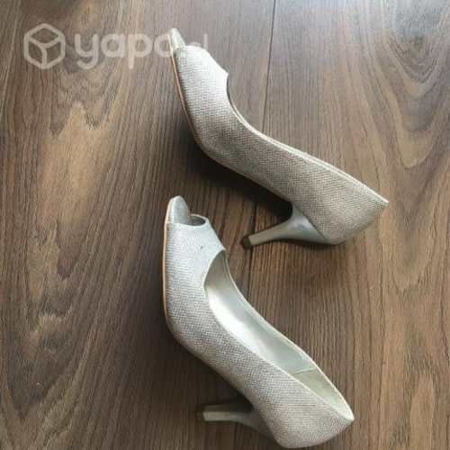 Zapatos brillantes de fiesta