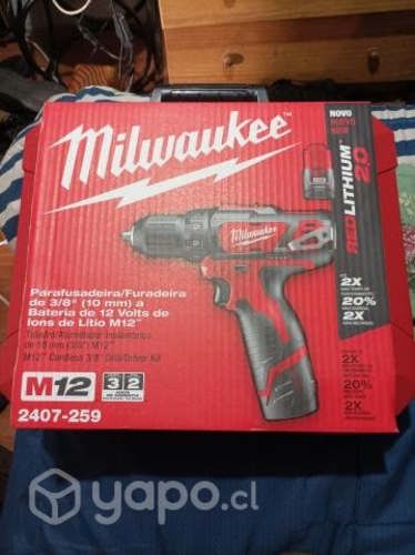 Milwaukee m12 nuevo 2 baterias más cargador y male
