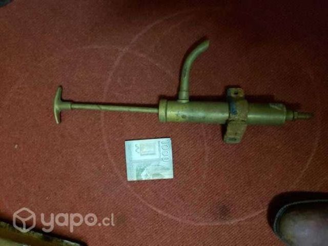 Aceitera bronce antigua