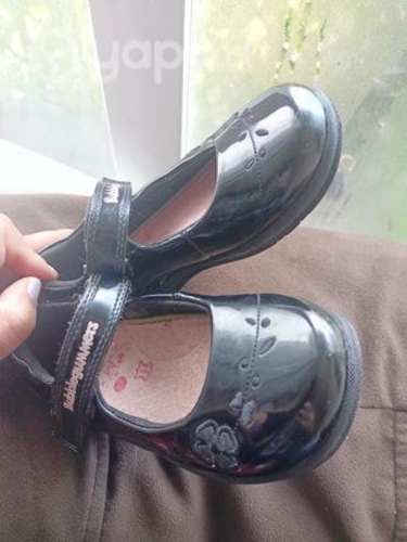 Zapatitos de charol número 28