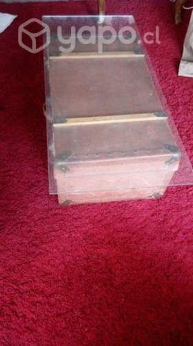Baul antiguo con vidrio
