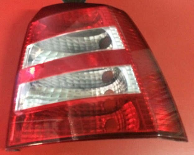 "Farol Trasero Chevrolet Astra Sedán 2003"