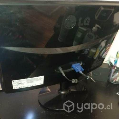 Torre+ fan + fuente y disco duro monitor y teclado