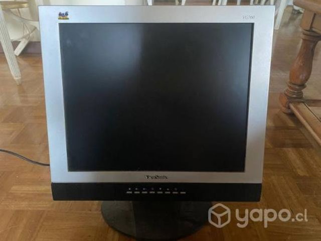 Computador torre y pantalla