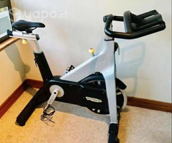 Bicicleta spinning Technogym
