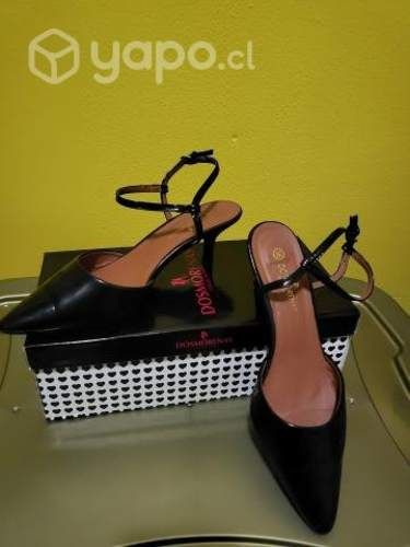 Zapatos puntilla negra charol