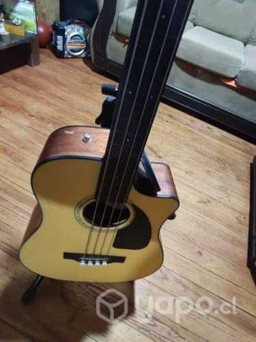 Bajo Fender con case