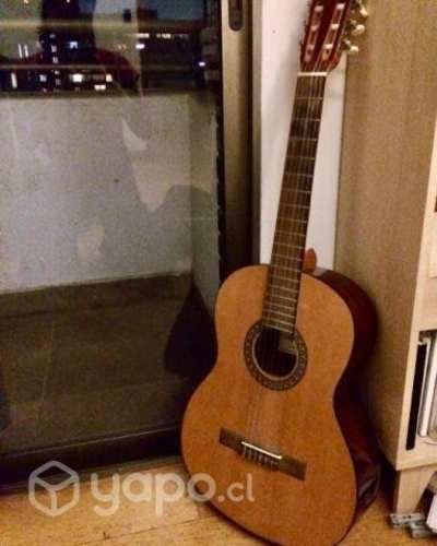 Guitarra clásica Admira. Casi nueva Impecable