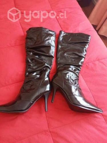 Botas de charol