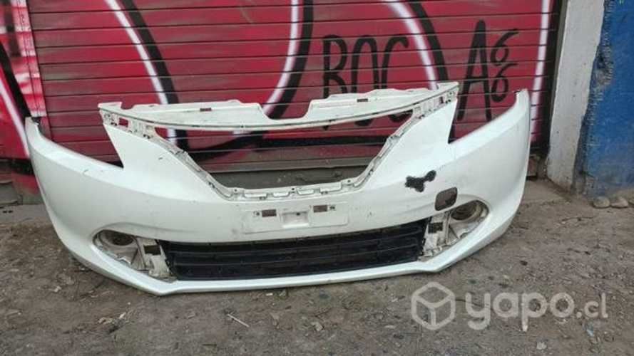 Parachoque con rejilla Suzuki Baleno 2016-2020