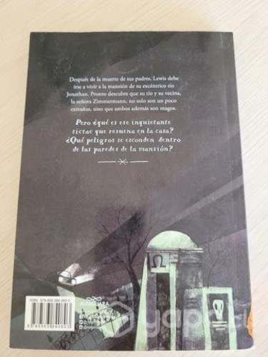 La casa con un reloj en sus paredes