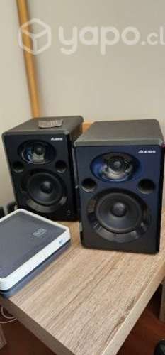Monitores parlantes de estudio