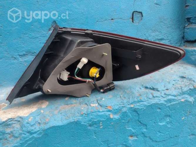 Foco trasero izq byd F