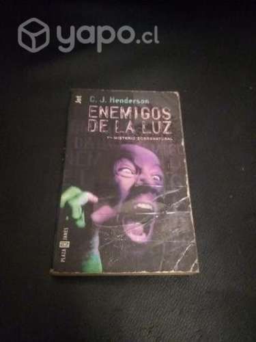Libro terror Enemigos de la luz C.J. Henderson
