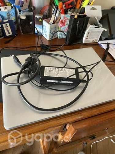 Laptop Samsung modelo NP450R4E