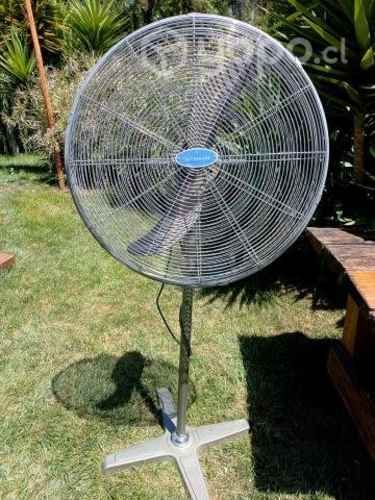 Ventilador con pedestal marca combi