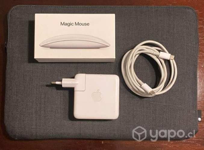 MacBook Pro touchbar 13 pulgadas con accesorios