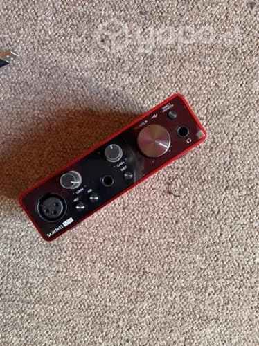 Tarjeta de sonido Sacarlett focusrite