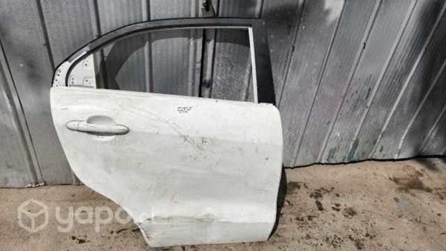 Puerta trasera derecha kia rio 5 2013