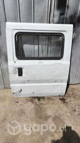 Portalon izquierdo np300 2012