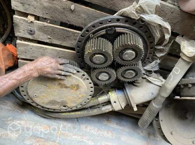 Tapa reductora para cargador frontal case 821