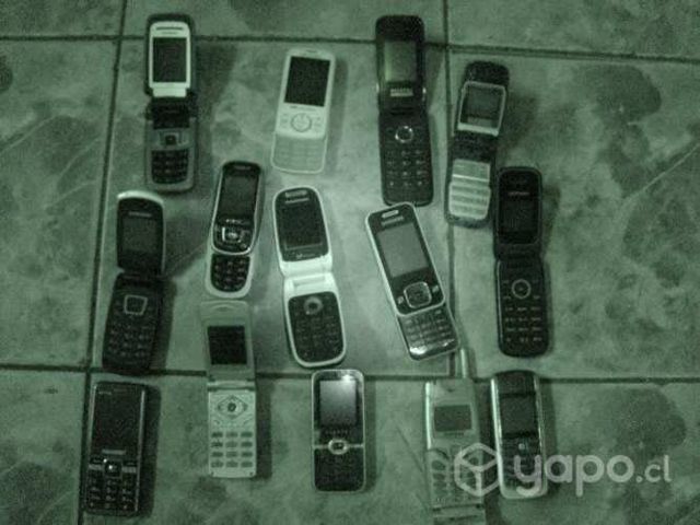 Celulares antiguos para adorno