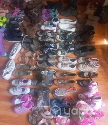 Zapatos de distintas tallas de mujer y niña