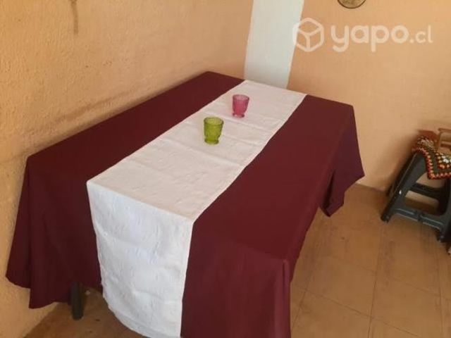 Manteles 2.70 app. Color burdeo y caminosde mesa