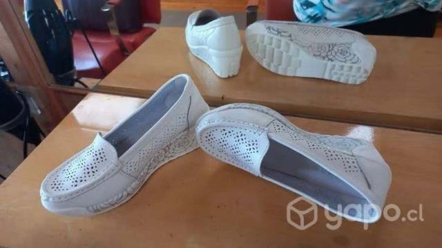 Zapatos cómodos de cuero genuino