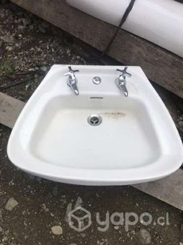 Lavamanos con llaves