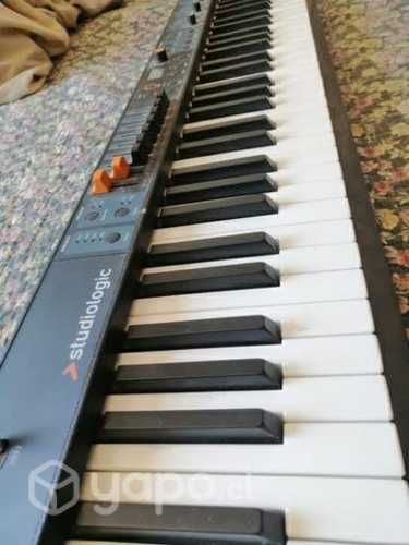 Piano studiologic numa compact2x y amplificador