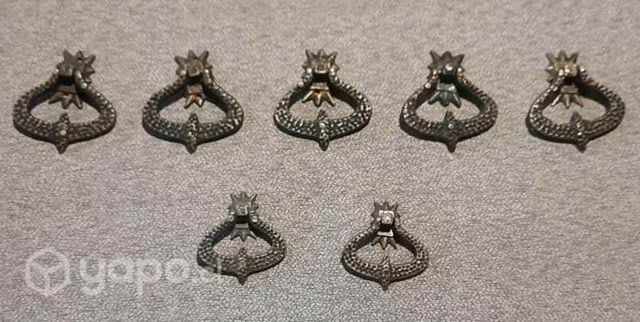 Set de 7 antiguos tiradoes de bronce cincelado