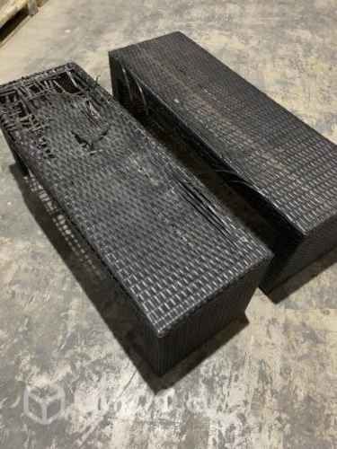 Mesa terraza con vidrio y 2 banquetas con detalle