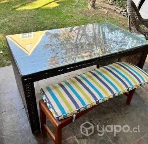 Mesa terraza con vidrio y 2 banquetas con detalle