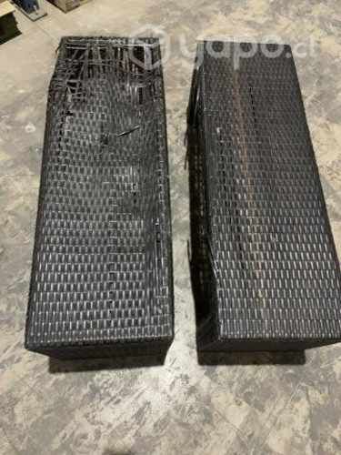 Mesa terraza con vidrio y 2 banquetas con detalle