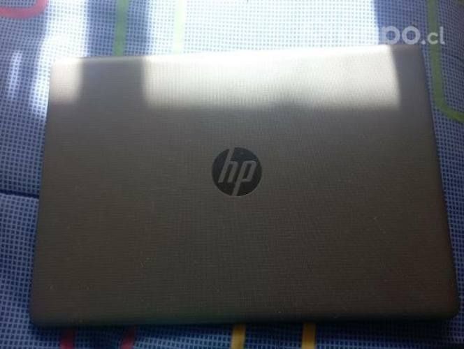 Notebook HP semi nuevo con cargador original