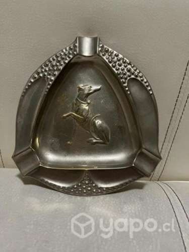 Plato Antiguo Plaque