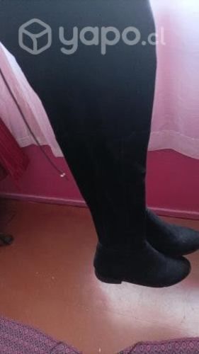 botas bucaneras de color negro