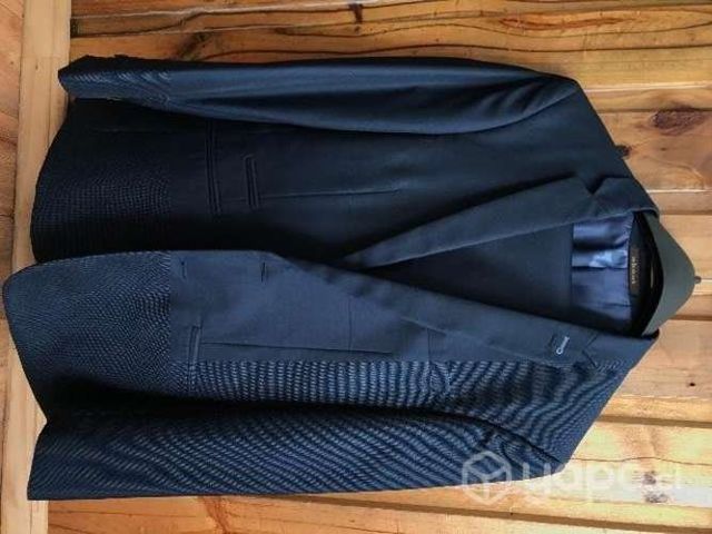 Traje marca About talla 42 (M) usado solo 1 vez