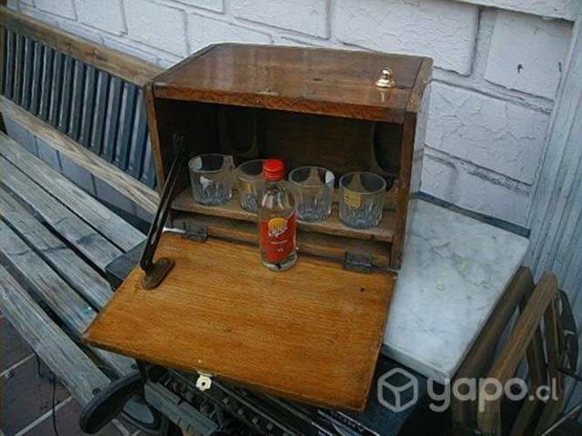 Licorera mini madera antigua