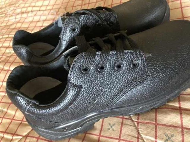 Zapatos seguridad nuevos