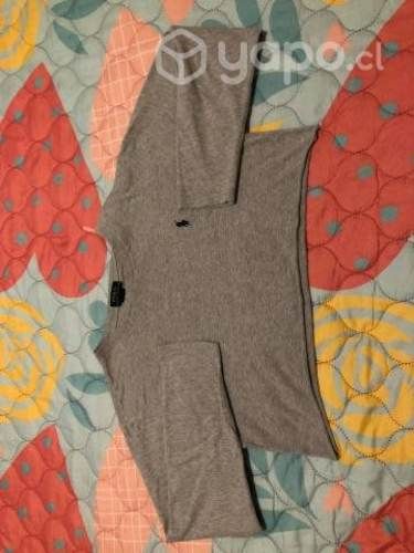 polera manga larga crop de marca Polo or