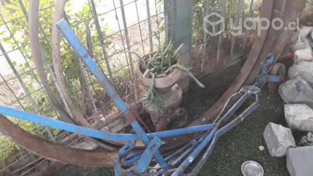 Arado antiguo de fierro