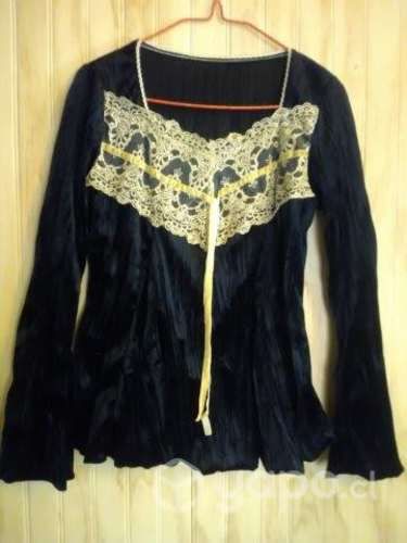 Blusa negra aterciopelada con encajes talla s