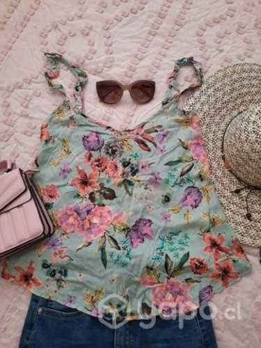 Blusa nueva con estampado de flores