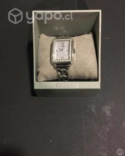 Reloj guess y poleron es columbia y guess