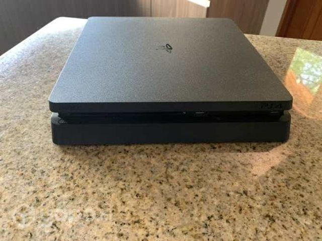 Play station 4 slim